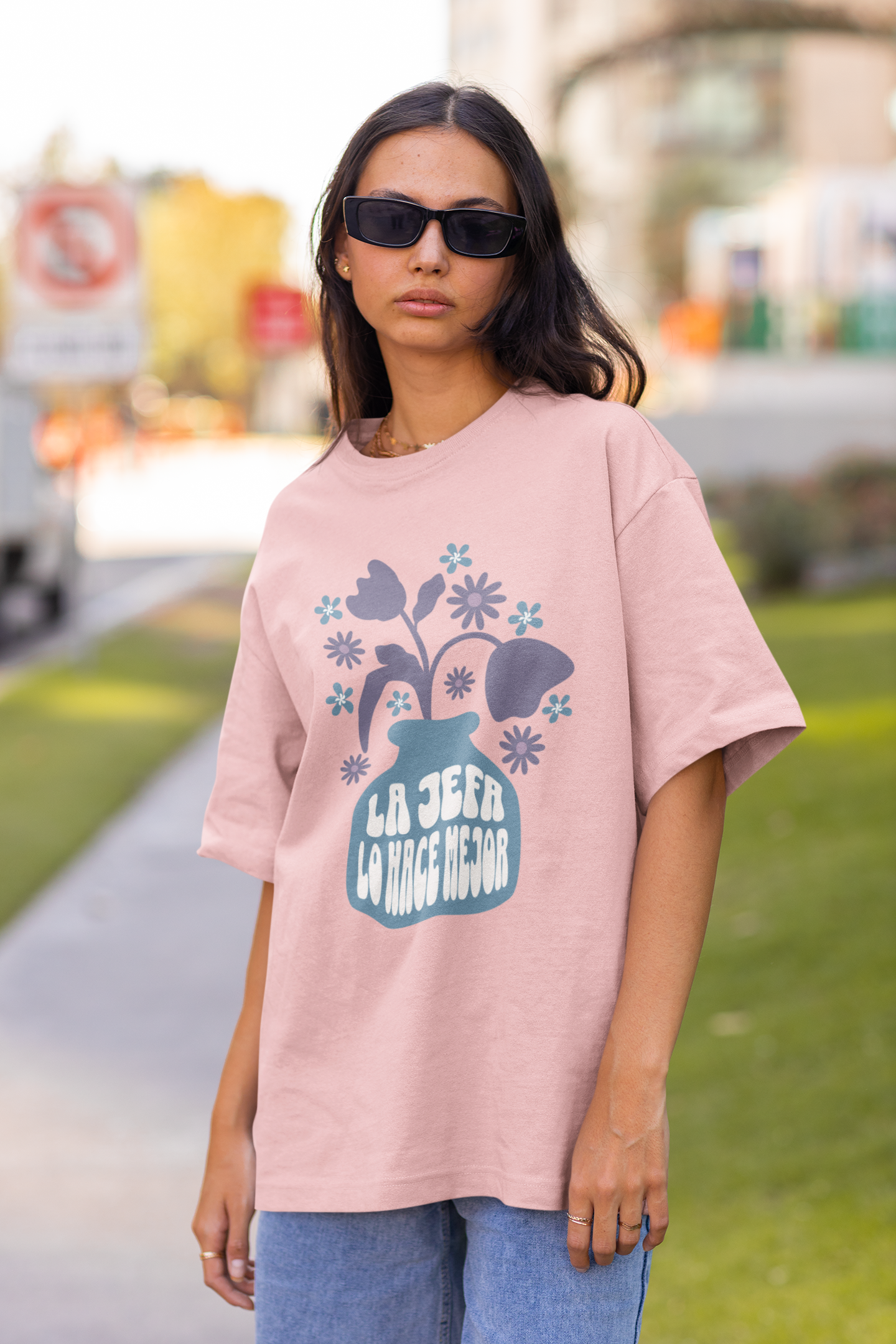 latina-female-boss-do-it-better-woman-tee-pink2