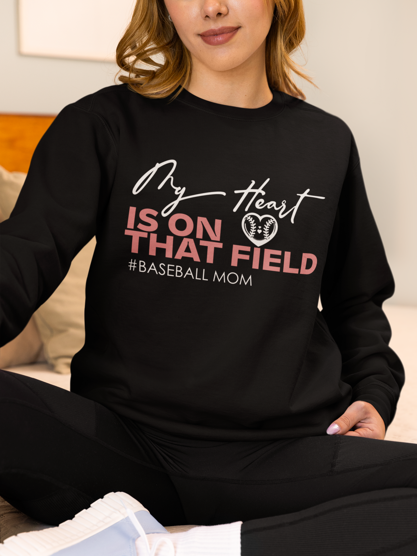 my-heart-is-on-that-field-baseball-mom-sweatshirt-black