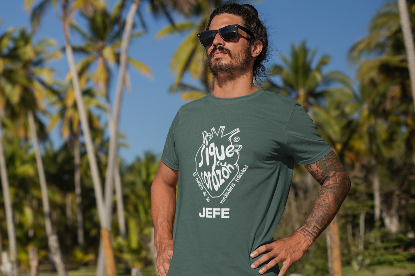 sigue-corazon-latino-mens-tshirt-forest-green