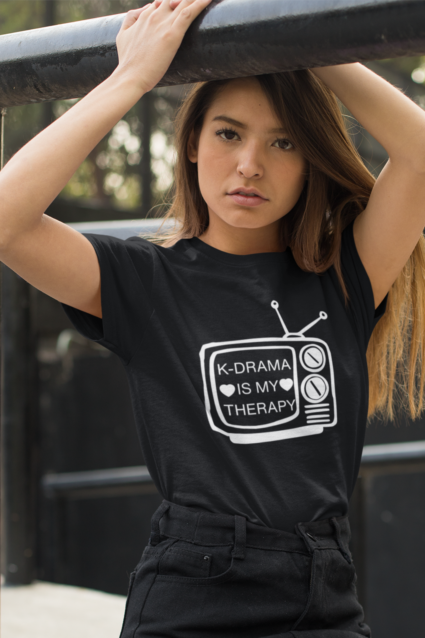 k-drama-therapy-woman-tee-black