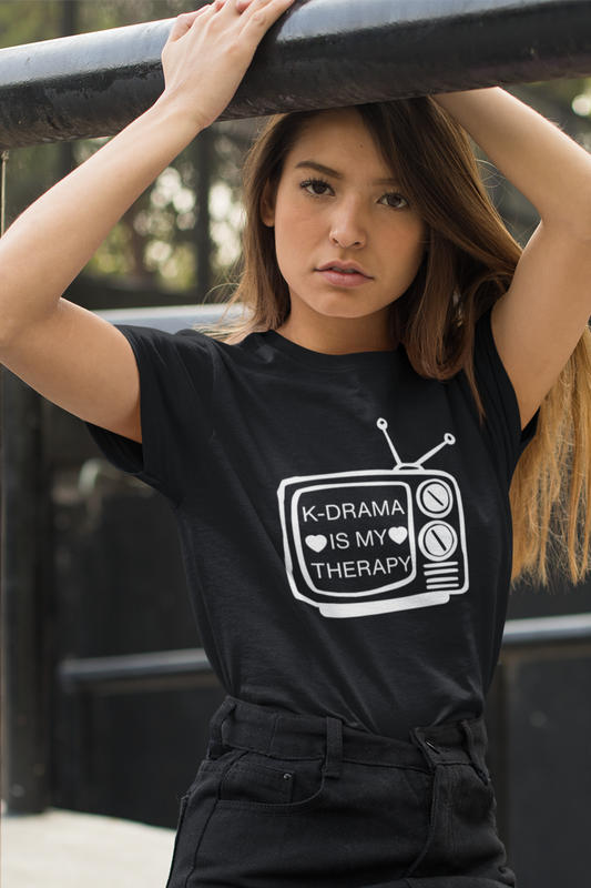 k-drama-therapy-woman-tee-black