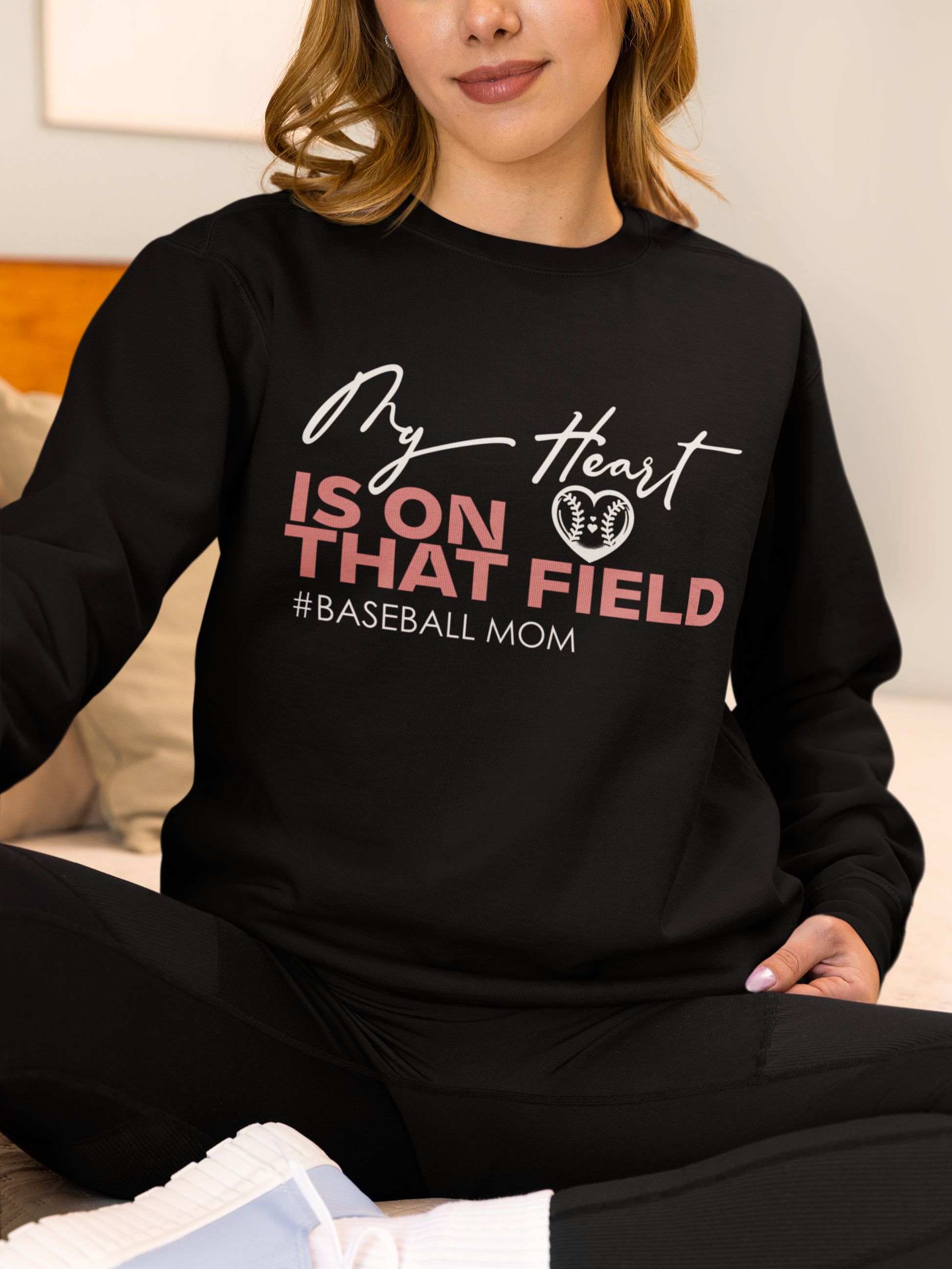 my-heart-is-on-that-field-baseball-mom-sweatshirt-black