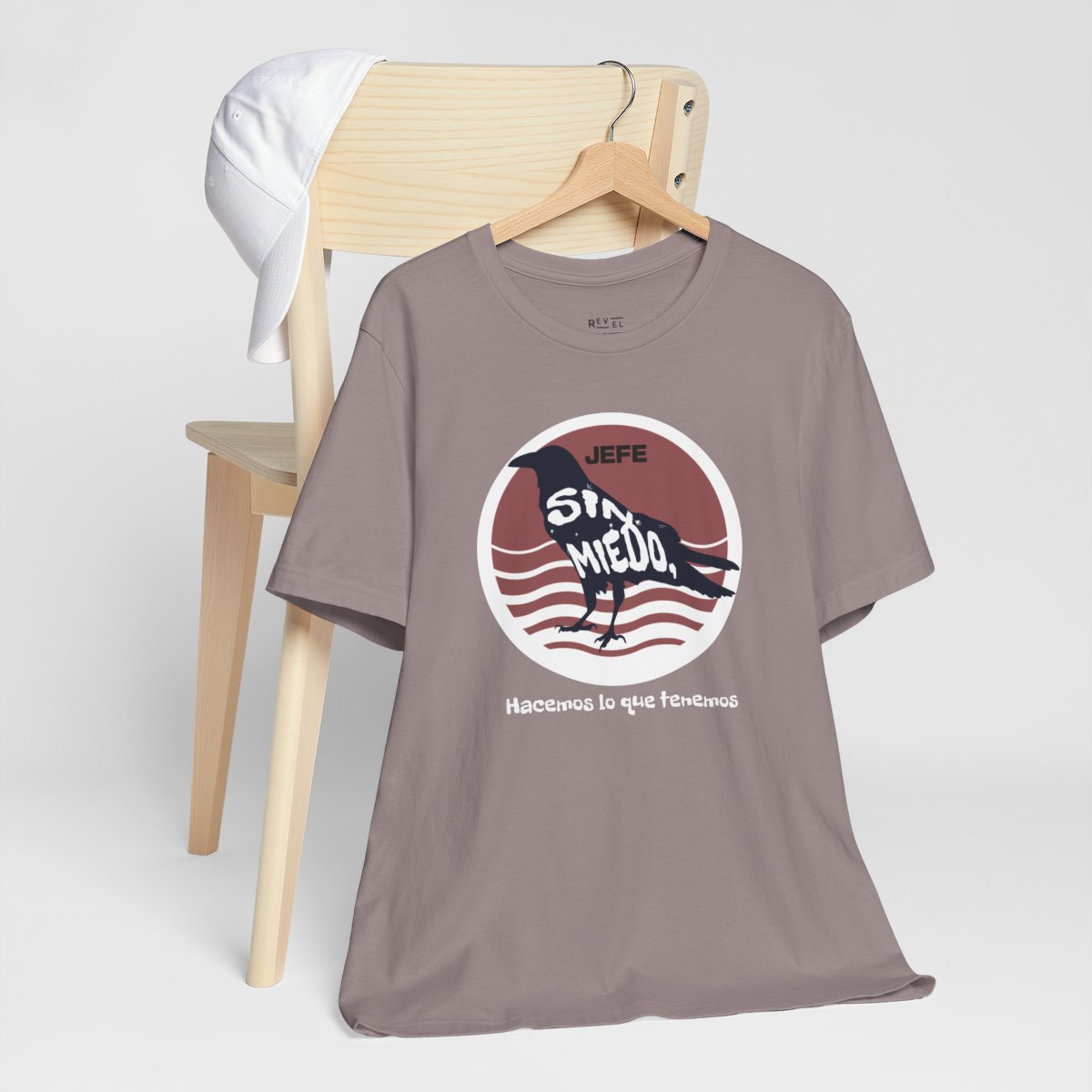 sin-miedo-hacemos-lo-que-tenemos-no-fear-we-do-what-we-must-jefe-brand-graphic-t-shirt-brown