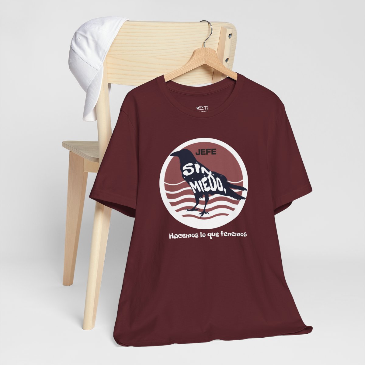 sin-miedo-hacemos-lo-que-tenemos-no-fear-we-do-what-we-must-jefe-brand-graphic-t-shirt-maroon