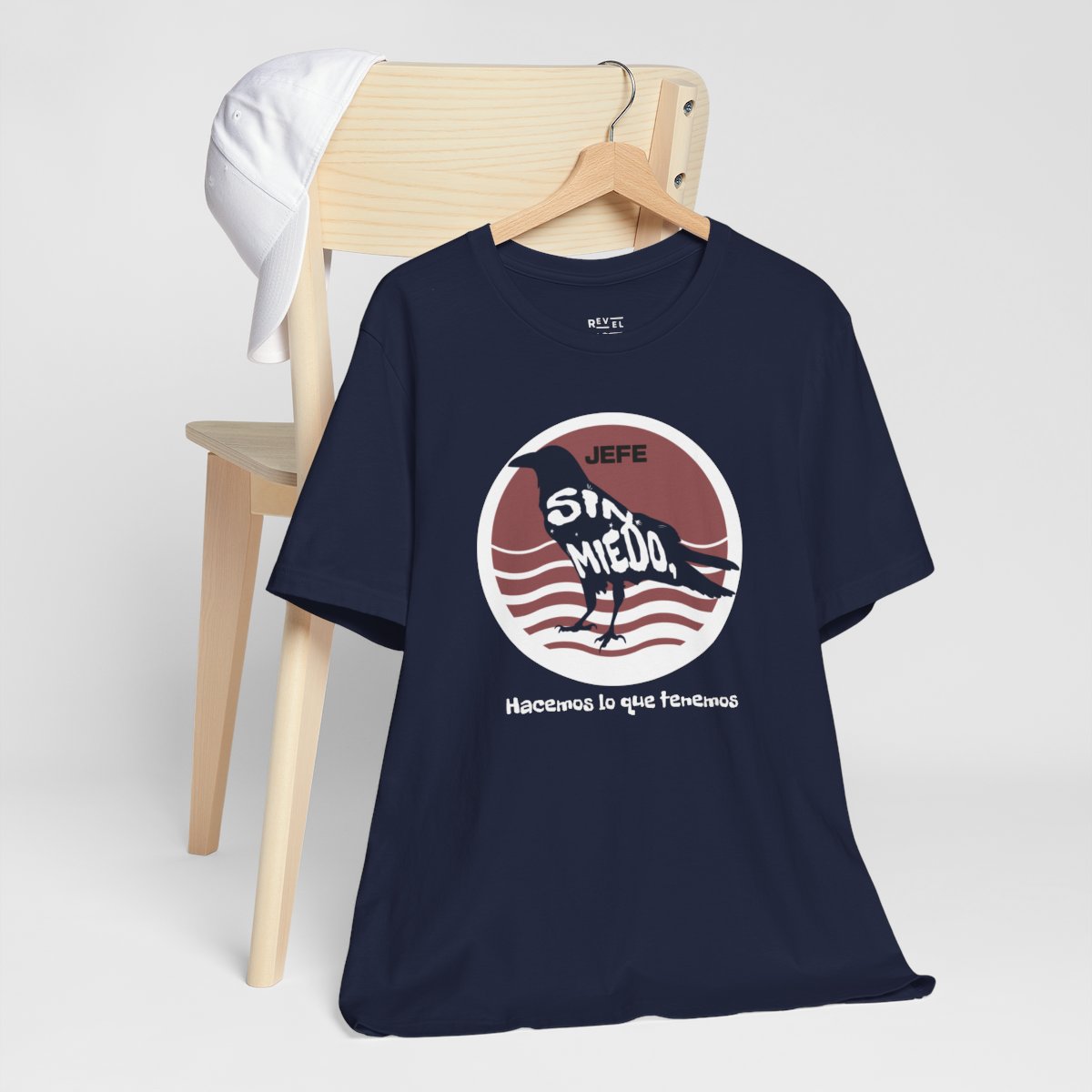 sin-miedo-hacemos-lo-que-tenemos-no-fear-we-do-what-we-must-jefe-brand-graphic-t-shirt-navy