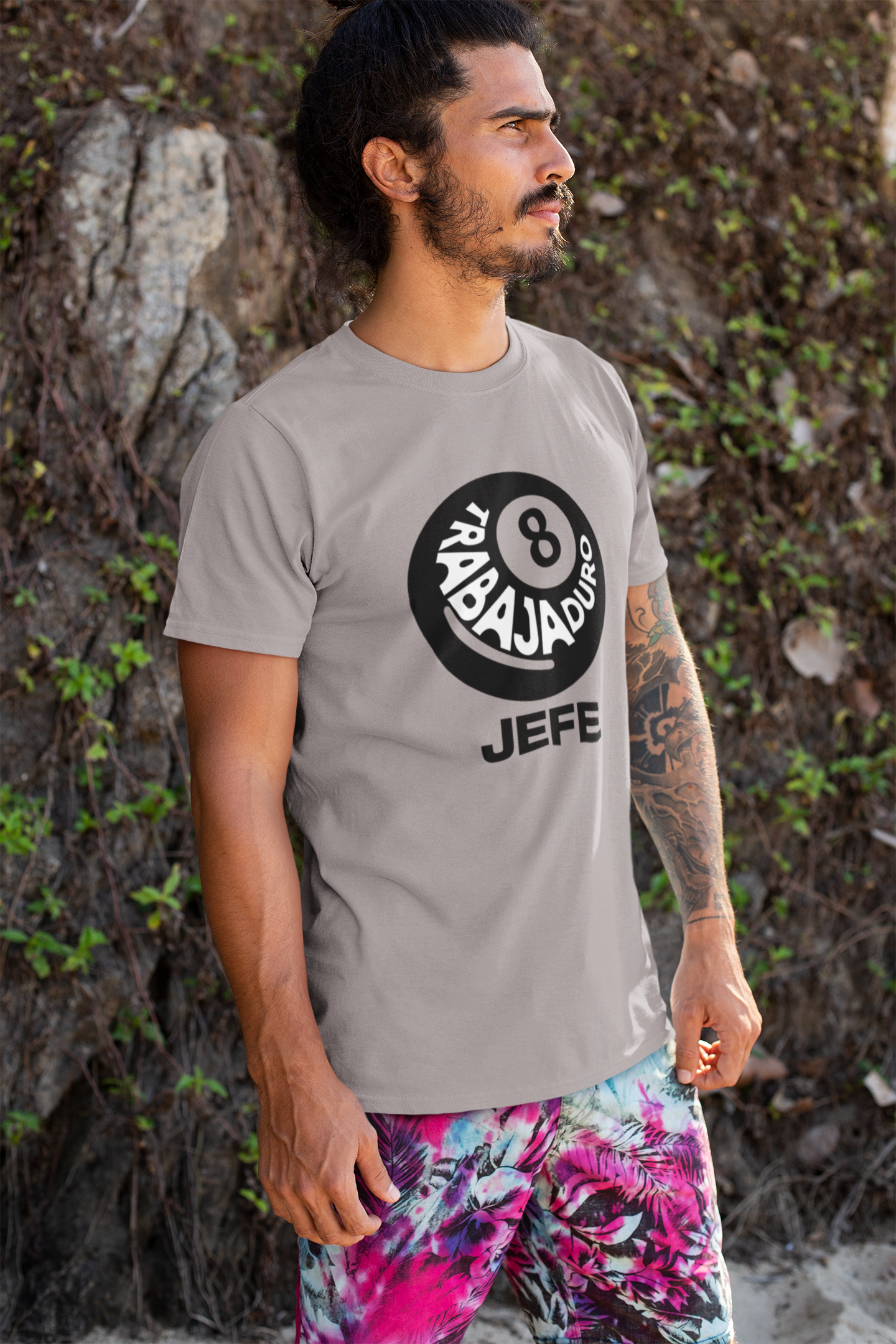 trabaj-duro-jefe-latino-mens-tshirt-pebble-brown